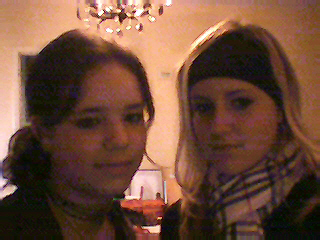 Ma meilleure amie (la brune) et mOi (la blOnde)